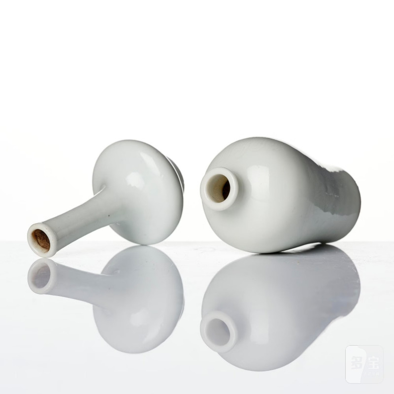 A pair of white glazed vases, - 图5
